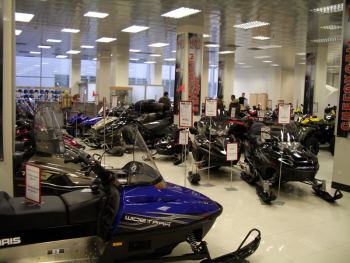 Автомобильный торговый центр Москва | Кроме автомобилей в этом центре можно купить мотоциклы, снегоходы, лодки и даже яхты.