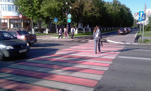 Разноцветные "зебры" на пешеходных переходах | Пешеходы и автомобили