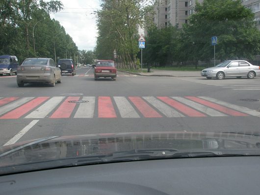 Разноцветные "зебры" на пешеходных переходах | Пешеходы и автомобили