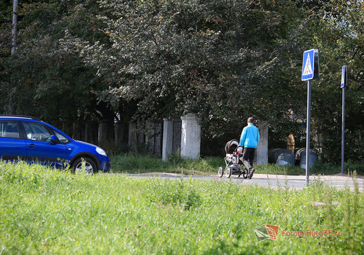 Пешеходный переход на перекрестке Ильюшина - Щетинина | Ну вот, в этом месте появился официальный пешеходный переход.