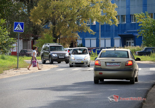 Пешеходный переход на перекрестке Ильюшина - Щетинина | Уважаемые водители, призываю вас быть внимательными в этом месте 