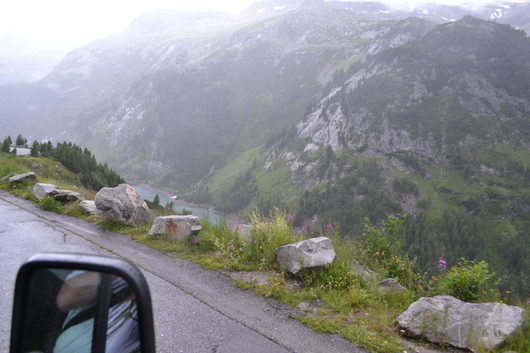 Путешествие в Австрию и Хорватию. Август 2014 | Тоже примерно 2000 м, страшновато вниз смотреть, жмусь от края к центру