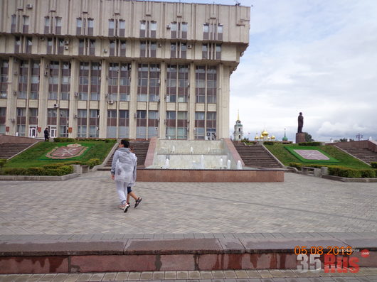 Череповец - Ейск | фонтан у администрации с геральдикой