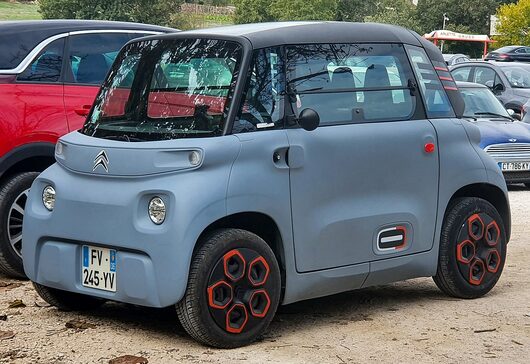 Машинка на батарейках | Citroën Ami , посмотрел недавно обзор))))