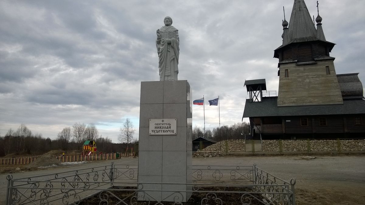 Погода повенец рп5. Памятник Калинину в Повенце. Повенец храм святителя Николая Чудотворца. Повенец.