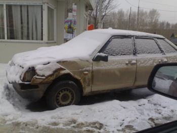 Раздолбыши (фото аварийных авто) | на пятаке на конева стоит уже который день )