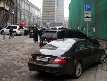 Очередная прогулка по Москве 16.03.2008 | Стоянка только для автомобилей Нью жигули. Собственно BMW, Mercedes здесь уместны ...