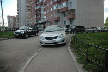 Шедевры парковки | в конце ул Ленинградской, во дворах