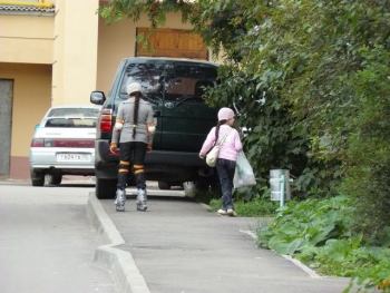 Шедевры парковки | по словам жителей дома № 12-а по улице Костромской - этот перец всегда так свою машину паркует