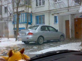 Шедевры парковки | Новгородская 9б каждый день стоит