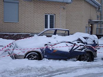 Раздолбыши (фото аварийных авто) | Аварии разные бывают,это снежная глыба с крыши сошла..