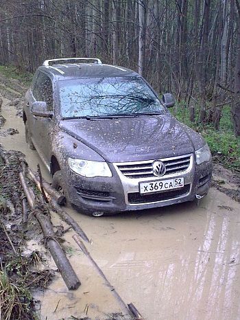 Новый Volkswagen Touareg. Настоящее будущее | Нифига Туарег по грязи не едет )))) Застревает везде, смотрите 