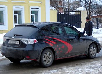 Нелегальный  DragRacing в Вологде | [Если правильно рассмотрел на черной субе (помойму хетч), тоже на боку что-то было наклеено] Вот она 