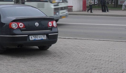 Шедевры парковки | 07-05-2010 примерно 18-50. .. +видео езды по тротуару, но выложить не получается (*.mov).