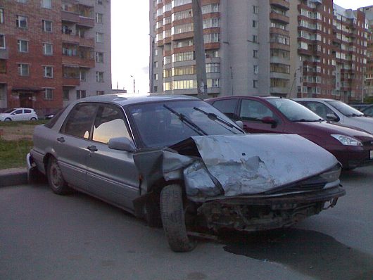 Раздолбыши (фото аварийных авто) | во дворах недавно появилась Кстати, продается .