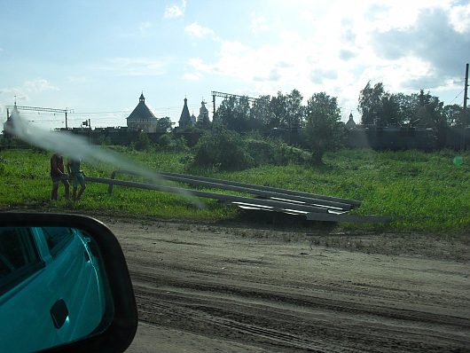 Катаклизмы природы 2010 в Вологодской области | напротив север - авто на выезде/въезде в город
