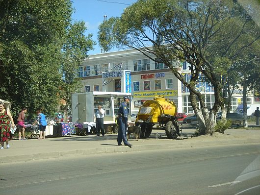 Любимые места дислокации сотрудников ДПС на улицах города Вологда | Седня днем на остановке Ярославская, напротив ЗК Непонятно что тут делает.