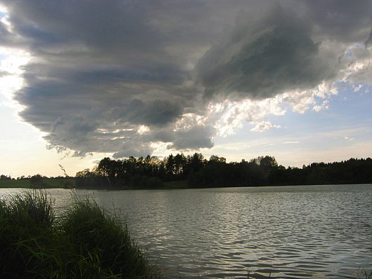 Природа нашего края (ФОТО) | водохранилище у Надеево гроза собирается...