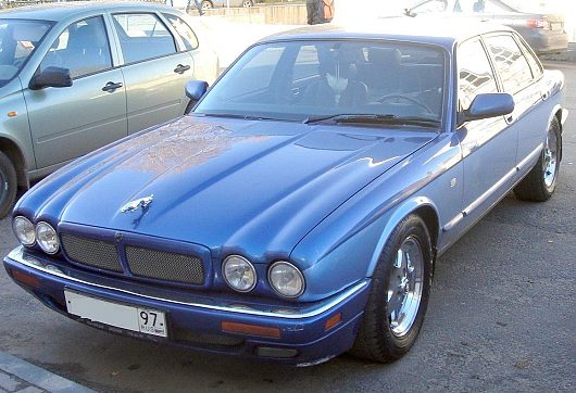 Вологодские "деликатесы" (фото редких и интересных автомобилей) | Jaguar XJR тоже московский в Вологде