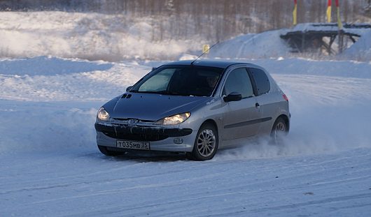 Перерыв между заездами. Чистка трассы Санниково | Автоспорт Вологодская область