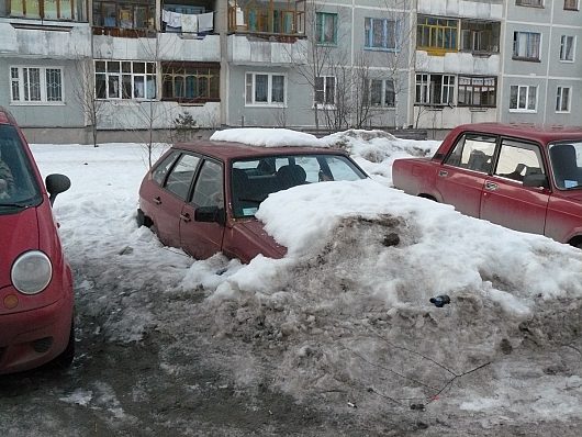 Вологда. "Подснежники" или бесхозные машины | во дворах на Псковской