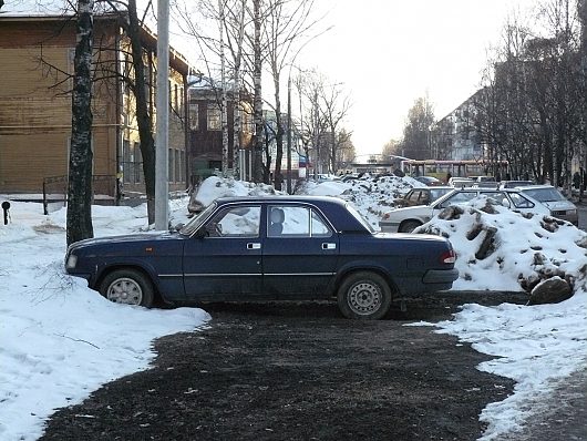 Вологда. "Подснежники" или бесхозные машины | на Галкинской - в створе Герцена и Козленской