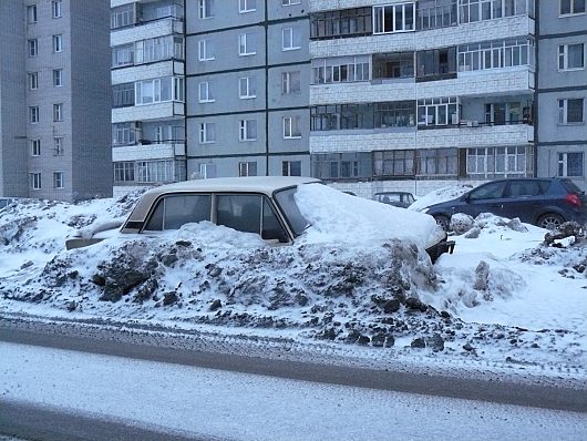 Вологда. "Подснежники" или бесхозные машины | сугробы на Псковской