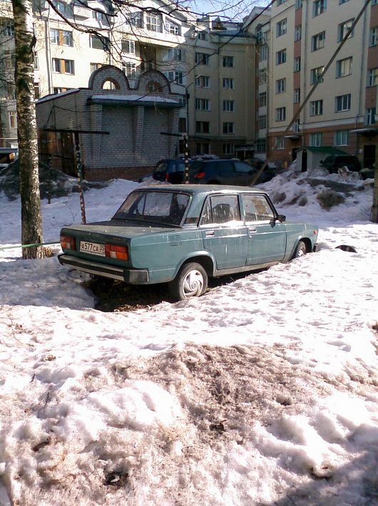 Вологда. "Подснежники" или бесхозные машины | 2 года стоит,даже на обьявление купить не реагируют.