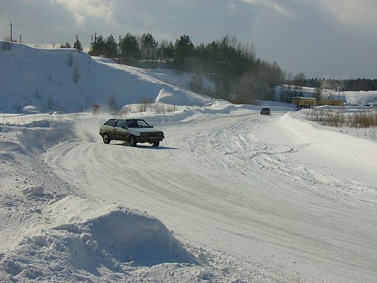 Перерыв между заездами. Чистка трассы Санниково | Автоспорт Вологодская область