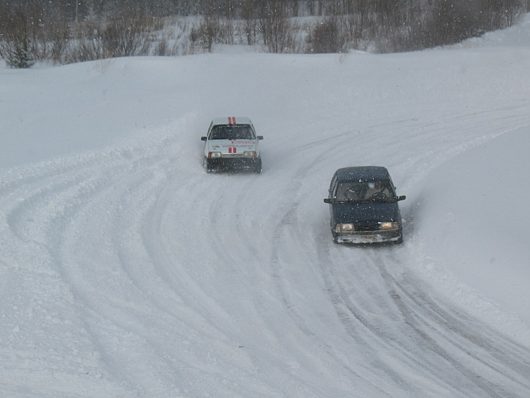 Перерыв между заездами. Чистка трассы Санниково | Автоспорт Вологодская область