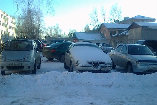 Вологда. "Подснежники" или бесхозные машины | Сегодня днем встретил по дороге в Воркуту в Котласе вот ентот шедевр инальянского машиностроения Номера вологодские 