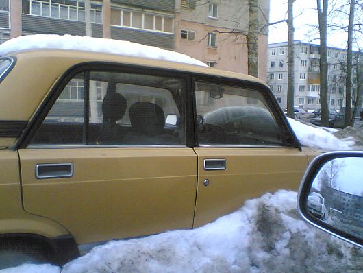 Вологда. "Подснежники" или бесхозные машины | в 7 метрах от волги