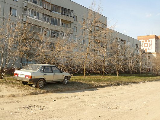 Парковка на газонах | ул Возрождения