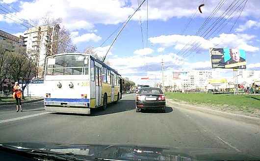 Черный список! Общественный транспорт | В левой полосе рядом с остановкой Костромская...