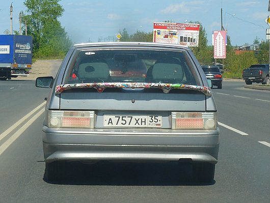 Не смотри на СТОПЫ, а смотри на ... | модные нынче стикеры у тринадцатой на спойлере