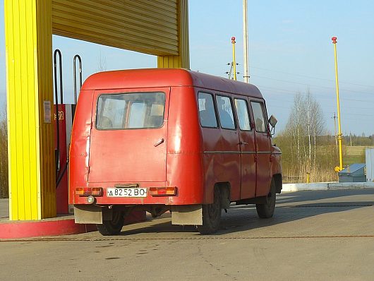 просто ретро-автомобили (фотографии, сделанные на вологодчине) | на заправке в Кашкалино