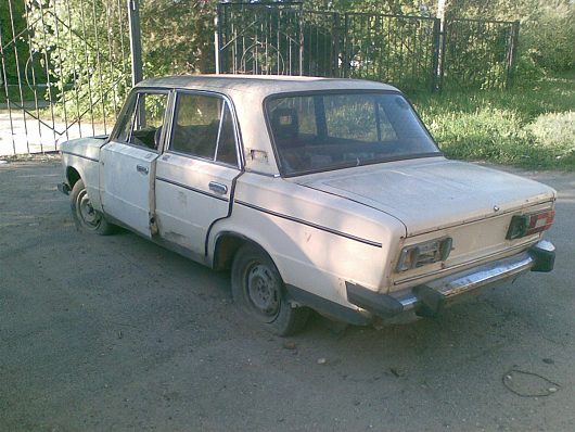 Вологда. "Подснежники" или бесхозные машины | рядом с поликлиникой на ПЗ