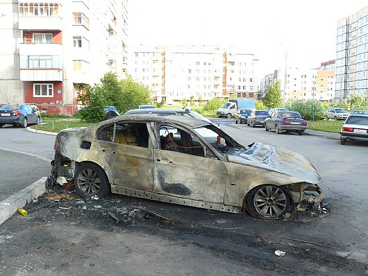 Возгорания автомобилей | а вот, что осталось от BMW на Ленинградской, 109-113