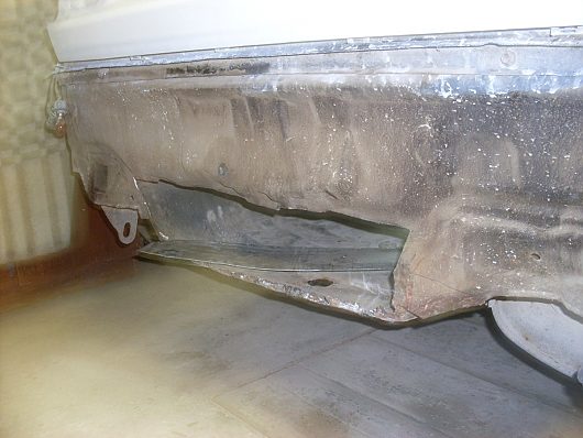 Toyota Carina E T190 | ну вот еще нашел в багажнике дыру...верней все прогнило на шве...где запаска лежит.. вырезал..сделал заплату...