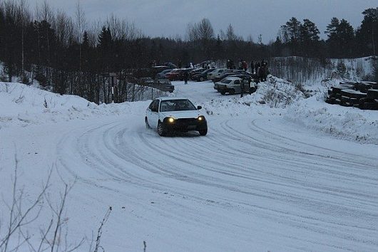 Перерыв между заездами. Чистка трассы Санниково | Автоспорт Вологодская область