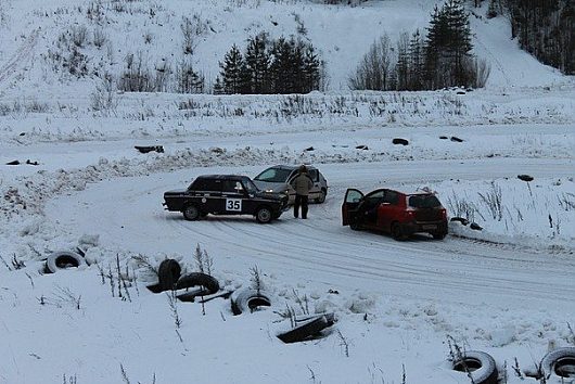 Перерыв между заездами. Чистка трассы Санниково | Автоспорт Вологодская область