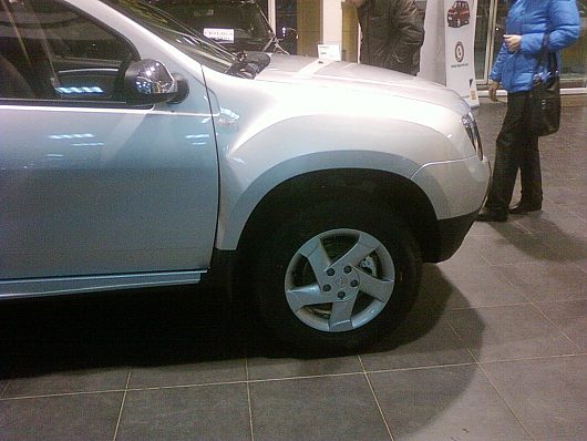 Российский Renault Duster (Рено Дастер). Фото, отзывы, обсуждение | Очень короткие свесы позволят парковаться в упор к бордюрам , бампера довольно высоко .