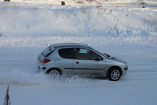 Перерыв между заездами. Чистка трассы Санниково | Автоспорт Вологодская область