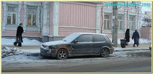 Вологда. "Подснежники" или бесхозные машины | автомобиль стоИт на остановке ул Зосимовская Видимо, давно