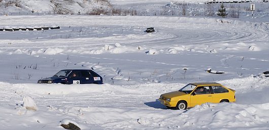 Перерыв между заездами. Чистка трассы Санниково | Таня в сугробе