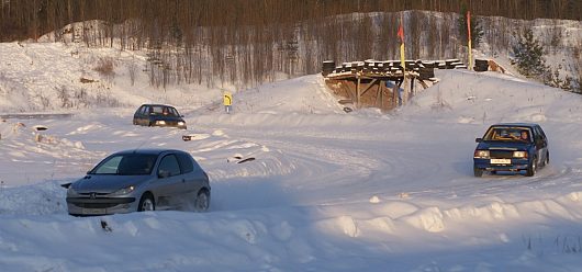 Перерыв между заездами. Чистка трассы Санниково | 1 раз Маруся заглохла на старте )