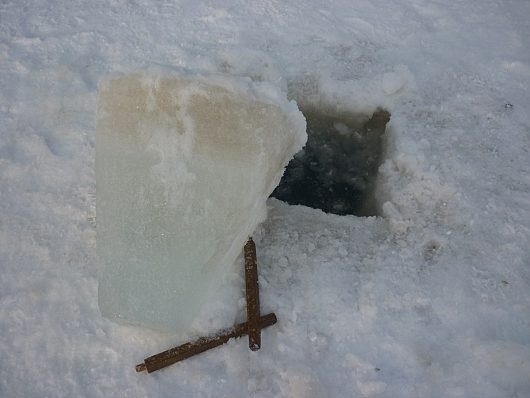 Масленица в Вологде | Оценил толщину льда