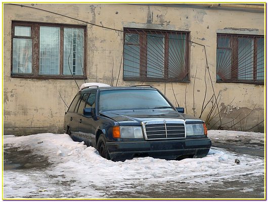 Вологда. "Подснежники" или бесхозные машины | такой вот Mercedes сегодня запечатлел... жалко