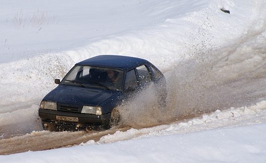 Перерыв между заездами. Чистка трассы Санниково | Автоспорт Вологодская область