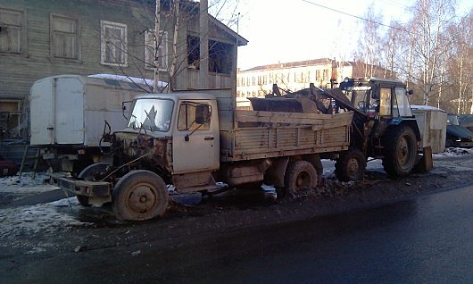 Удивительное рядом | Свернул с пр.Победы на Воровского и увидел интересную картину Уборка снега.